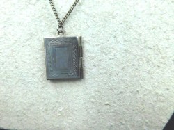 my album necklace bk